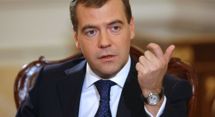 Медведев призвал подготовиться к регулированию блокчейна
