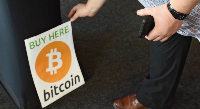 Биткойны посыпались на Рублевку