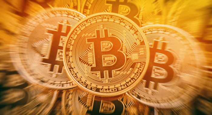 Курс биткоина обновил исторический максимум на отметке $4520