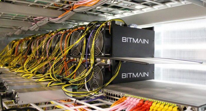 Биткоины по соседству: в России предлагают запретить устанавливать майнинг-фермы в квартирах