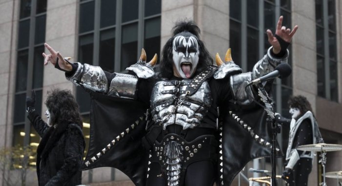 Вокалист группы Kiss заинтересовался биткойном