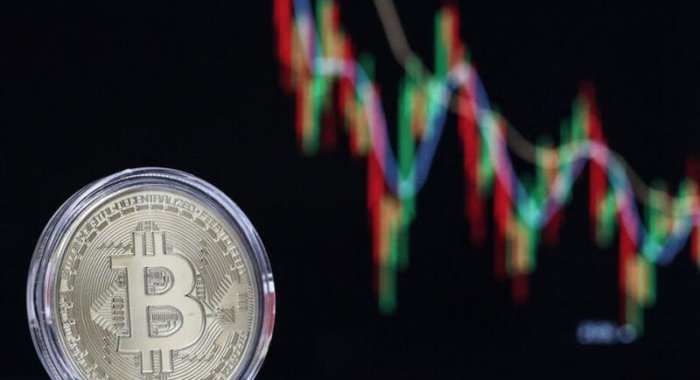 Курс биткойна обвалился на 14%