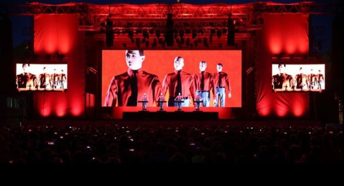 На концерте группы Kraftwerk были впервые использованы крипто-билеты