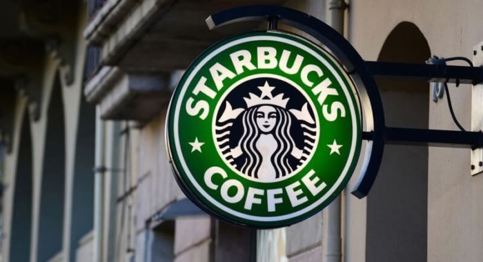 Starbucks способствует принятию биткоина (BTC)