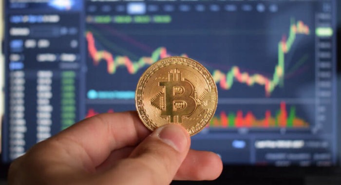 Биткоин: Первый зелёный месяц за последние полгода