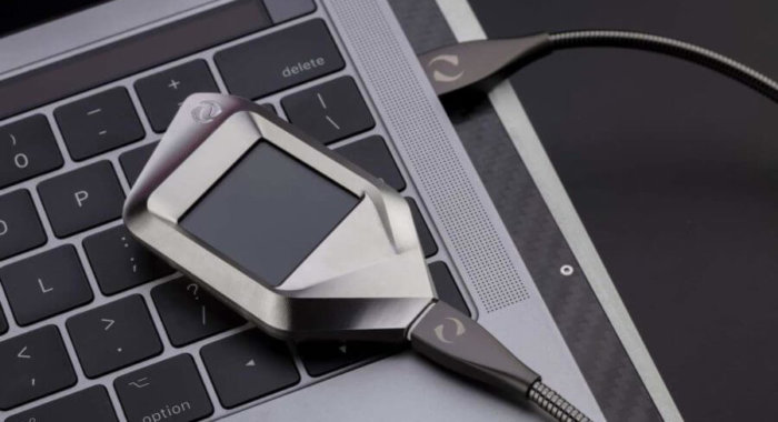 Обзор аппаратного кошелька Trezor Corazon от GRAY