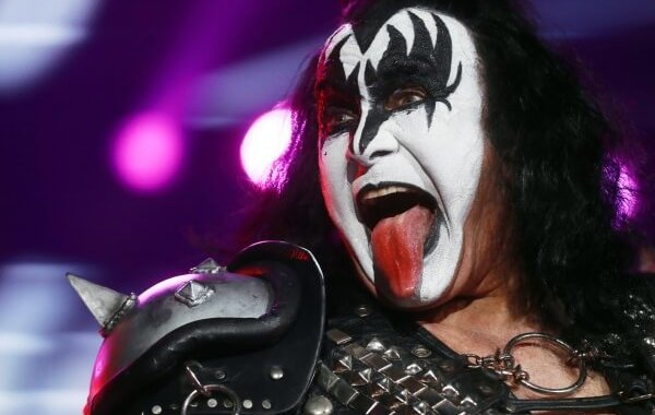 Фронтмен Kiss Джин Симмонс верит в биткоин