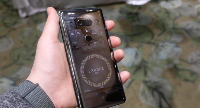 HTC представил более дешевый телефон на блокчейне