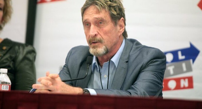 Макафи посоветовал Трампу протереть глаза
