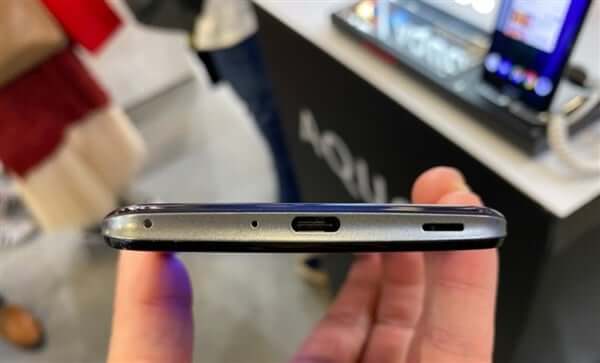Sharp AQUOS Zero2