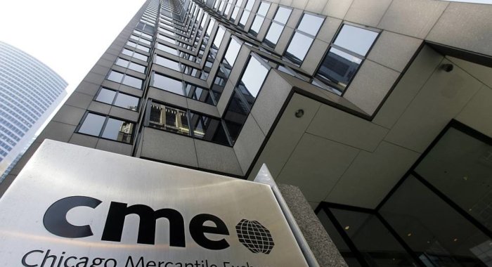 Премия на биткоин-фьючерсы CME растёт