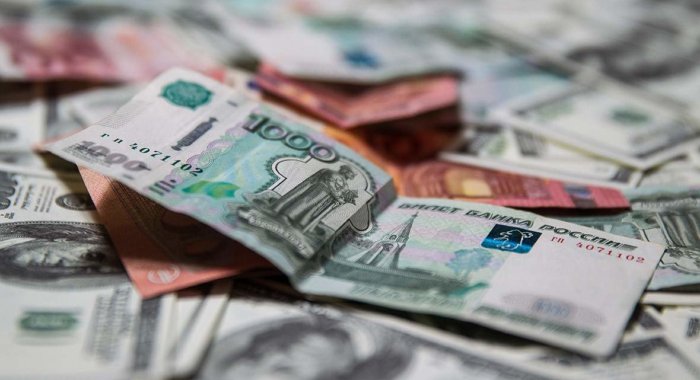 Из-за обвала цены нефти доллар подорожал до 75 рублей