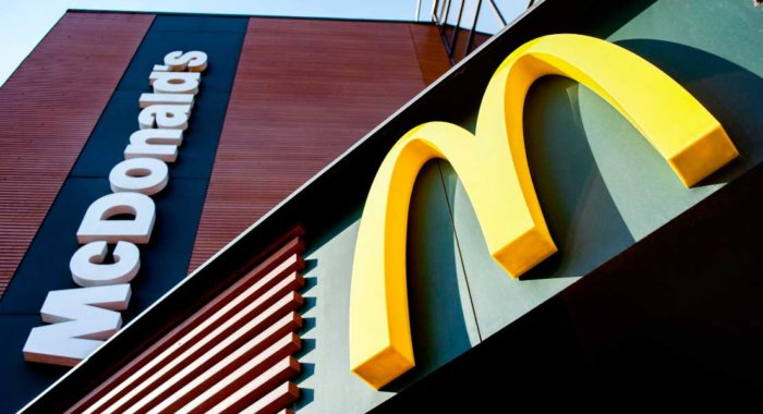 Китай протестирует цифровой юань в McDonald’s и Starbucks