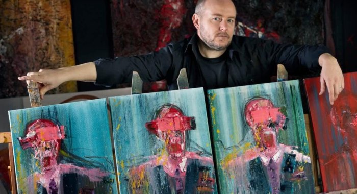 Новая серия картин «Вселенная» продаётся за биткоины