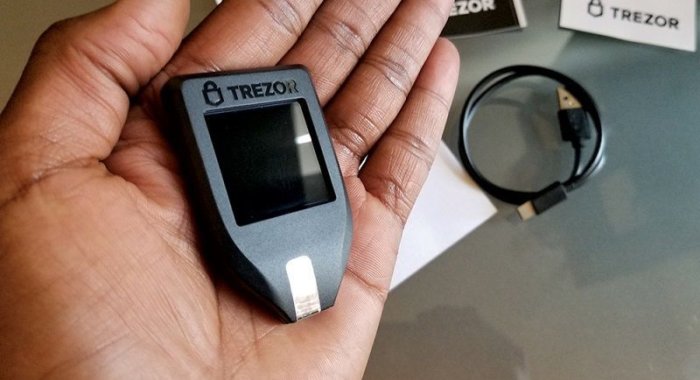 Обновление Trezor устранит уязвимость Segwit-транзакций
