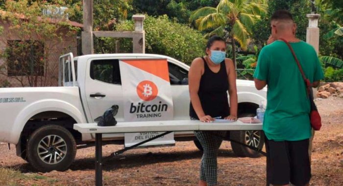 В деревне Сальвадора всё оплачивают биткоинами