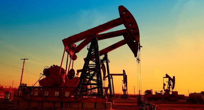 МЭА объявило об историческом сокращении добычи нефти на фоне конфликта на Ближнем Востоке