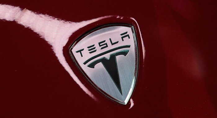 Илон Маск хотел продать Tesla компании Apple