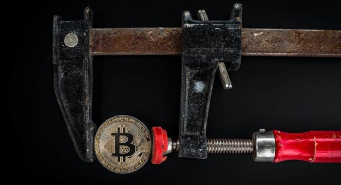 Майнеры продают биткоины с момента пика в $42000