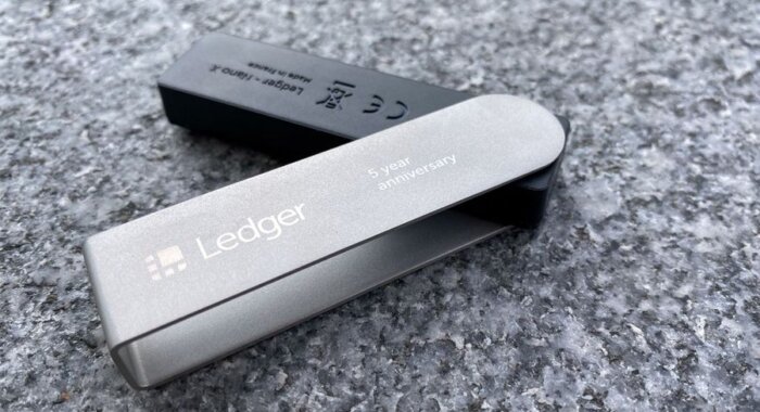 Ledger бесплатно предоставит кошельки победителям NFT-аукционов Sotheby’s