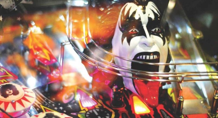 Основатель Kiss Джин Симмонс купил эфиры на $300000