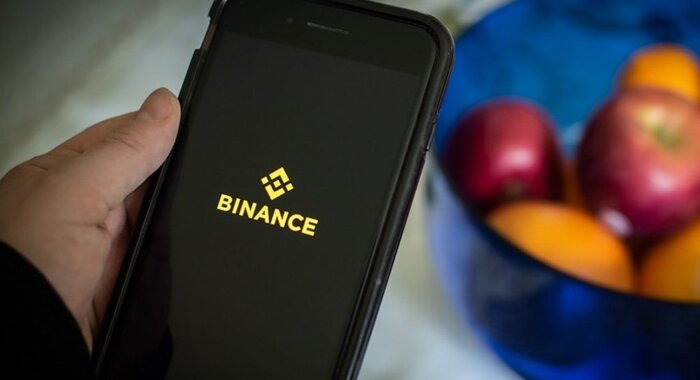 Пользователи Твиттера не одобрили логотип Binance с элементами свастики