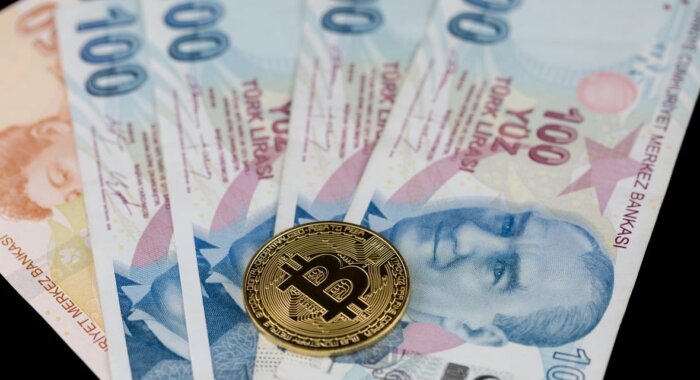 Падение лиры заставило жителей Турции скупать биткоин
