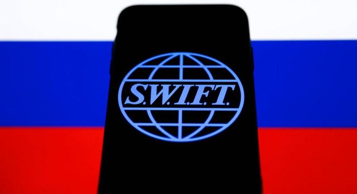 В ЕС намекают на скорое отключение от SWIFT. Чем это чревато?