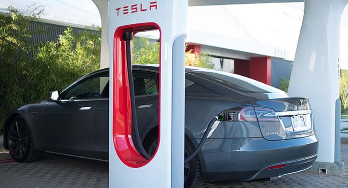Эксперт с Уолл-стрит прогнозирует обвал акций Tesla в 2026 году на 80%
