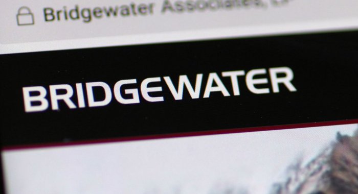 Хедж-фонд Bridgewater Associates инвестирует в криптовалюты