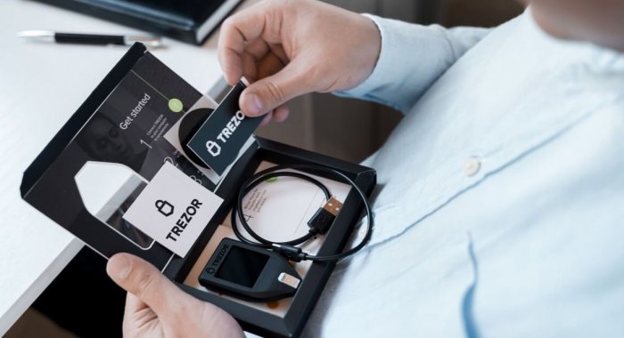 На сервис Intuit подали в суд за кражу криптовалюты из кошельков Trezor