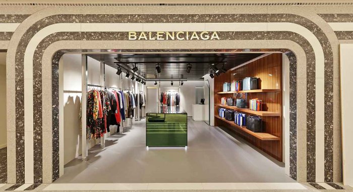 В магазинах Balenciaga начали принимать оплату в криптовалютах