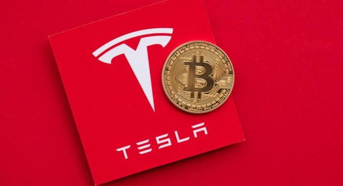 Компания Tesla сохраняет свой биткоин-резерв, несмотря на убытки в $112 млн