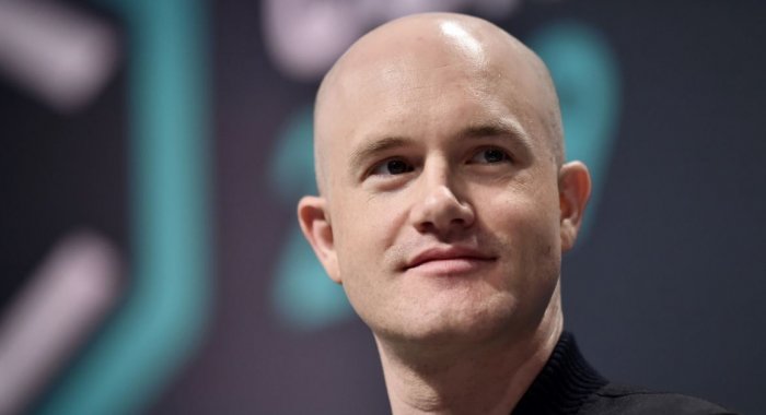 Директор криптобиржи Coinbase пообещал прекратить стейкинг Ethereum