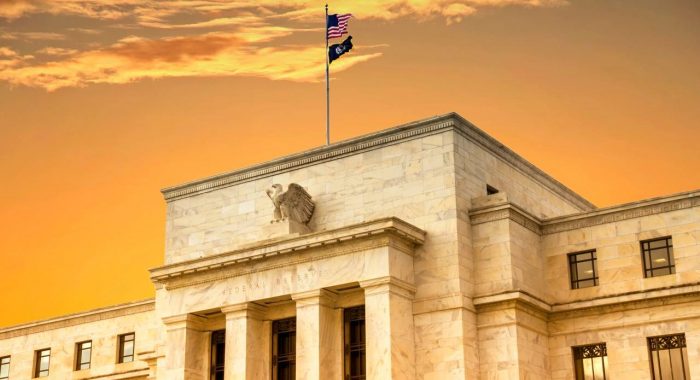 Аналитики CoinGecko заявили, что биткоин попал в зависимость от ФРС США