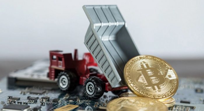 Акции майнеров биткоинов сильно подешевели в конце февраля