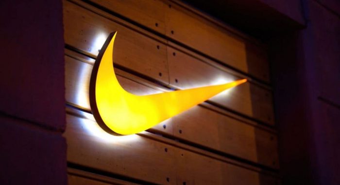Nike углубляется в метавселенную с товарными знаками .Swoosh