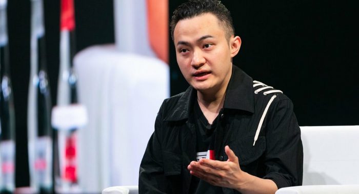 Джастин Сан призвал поддержать Маска, так как акции Tesla упали на 11%