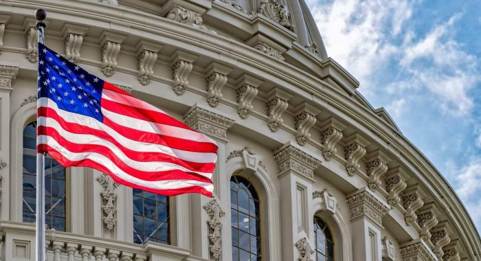 Конгресс США должен законодательно организовать работу CFTC и SEC