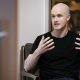 Глава Coinbase не согласен с обвинениями в провале законопроекта CLARITY