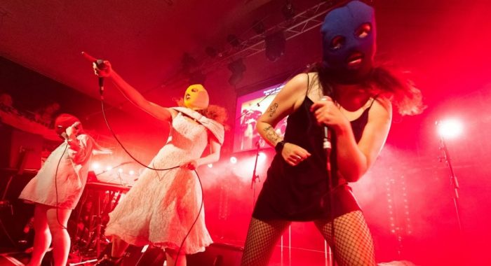 Группа Pussy Riot открыла клуб в метавселенной IMVU
