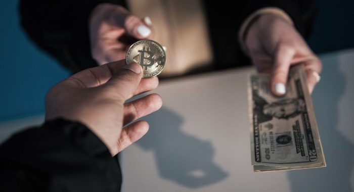 Недавно купившие биткоины трейдеры предпочитают фиксировать прибыль