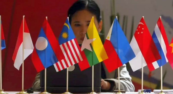 10 стран ШОС договорились об отказе от использования доллара США