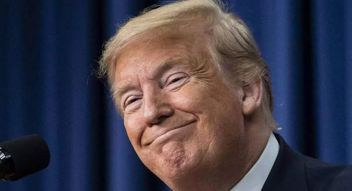 Марк Кьюбан хочет поставить криптовалюту на смех Трампа