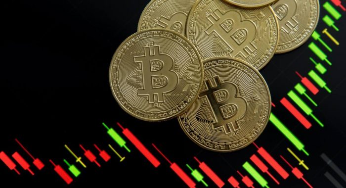 Банк Японии укрепил иену и вызвал отток средств из биткоин-ETF на $635 млн