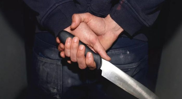 На директора криптовалютной компании напали с ножом в суде
