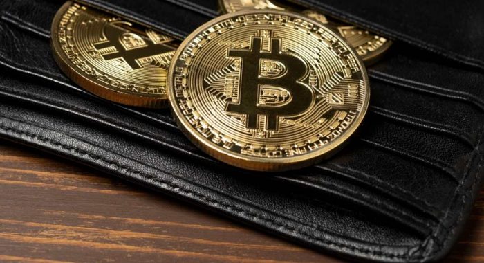 Почему крупные майнеры биткоинов готовы распродавать свои BTC-резервы?