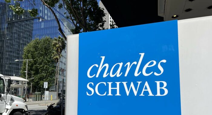 Управляющий активами Charles Schwab запустит спотовую торговлю криптовалютами в 2027 году