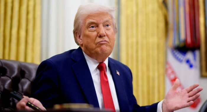 Сенаторы обвинили Трампа в мошенничестве из-за краха мемкоина TRUMP