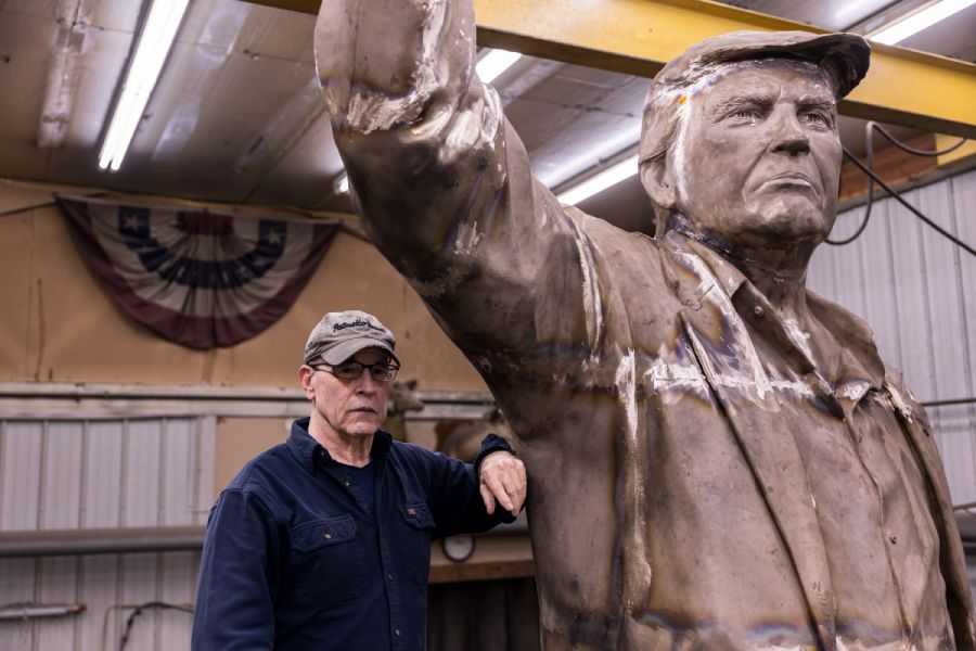 trump-statue-don-colossus